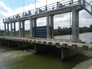 Đập ngăn mặn Quảng Ngãi